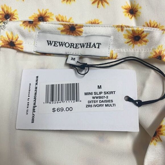 Revolve Weworewhat Ivory Yellow Ditsy Daisies Mini Slip Skirt Lined Medium NWT - Picture 4 of 10